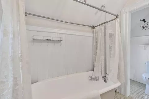 Bath - 615 Carolina St, Vallejo, CA 94590 photo 3 of 3