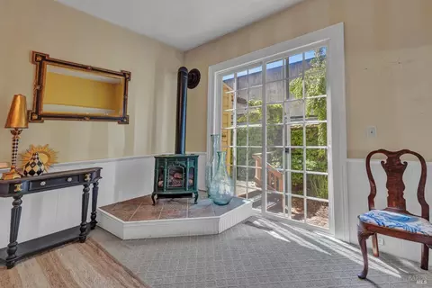 Living - 615 Carolina St, Vallejo, CA 94590 photo 4 of 4