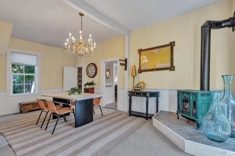 Living - 615 Carolina St, Vallejo, CA 94590 photo 3 of 4