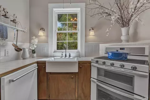 Kitchen - 615 Carolina St, Vallejo, CA 94590 photo 2 of 4