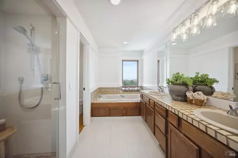 Bath - 1243 Waterview Dr, Mill Valley, CA 94941 photo 2 of 3