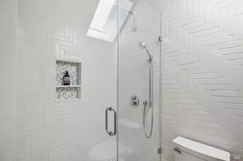 Bath - 903 Marin Dr, Mill Valley, CA 94941 photo 5 of 11