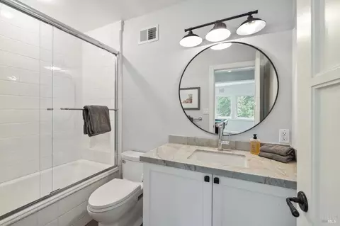 Bath - 903 Marin Dr, Mill Valley, CA 94941 photo 9 of 11