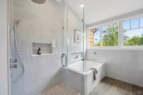 Bath - 903 Marin Dr, Mill Valley, CA 94941 photo 6 of 11