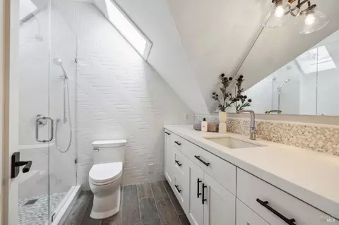 Bath - 903 Marin Dr, Mill Valley, CA 94941 photo 4 of 11