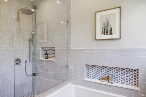 Bath - 903 Marin Dr, Mill Valley, CA 94941 photo 7 of 11