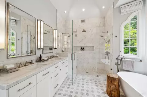 Bath - 903 Marin Dr, Mill Valley, CA 94941 photo 2 of 11
