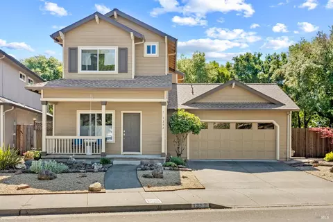 1352 Peterson Ln, Santa Rosa, CA 95403