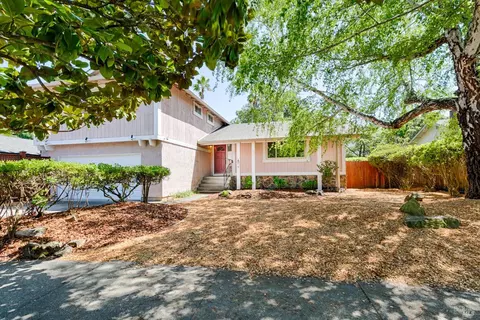 2174 Nightingale Dr, Santa Rosa, CA 95403
