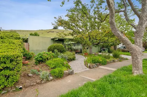690 Las Colindas Rd, San Rafael, CA 94903