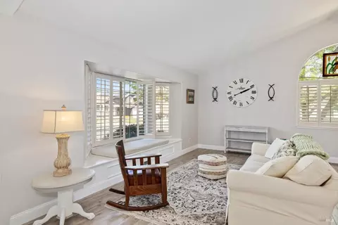 Living - 997 Chalice Ct, Fairfield, CA 94533 photo 3 of 8