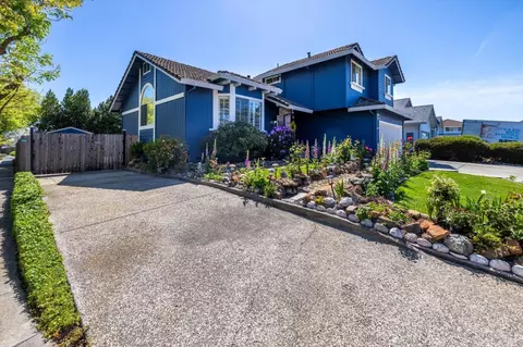 Exterior - 997 Chalice Ct, Fairfield, CA 94533 photo 4 of 22