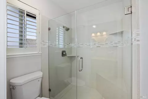 Bath - 997 Chalice Ct, Fairfield, CA 94533 photo 3 of 5