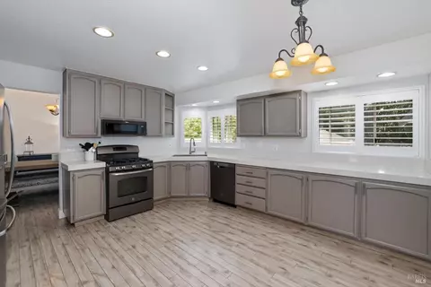 Kitchen - 997 Chalice Ct, Fairfield, CA 94533 photo 2 of 4