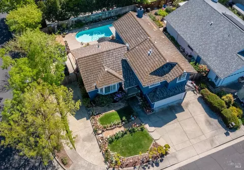 Exterior - 997 Chalice Ct, Fairfield, CA 94533 photo 9 of 22