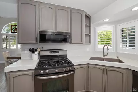 Kitchen - 997 Chalice Ct, Fairfield, CA 94533 photo 4 of 4