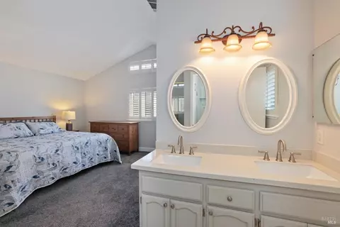 Bath - 997 Chalice Ct, Fairfield, CA 94533 photo 4 of 5