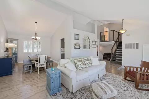 Living - 997 Chalice Ct, Fairfield, CA 94533 photo 5 of 8