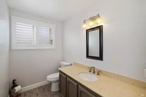 Bath - 997 Chalice Ct, Fairfield, CA 94533 photo 1 of 5