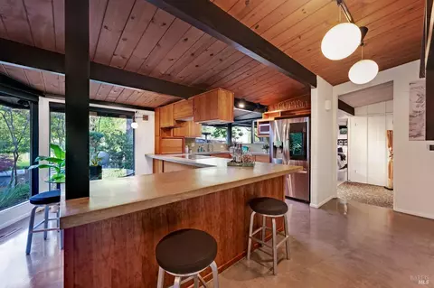 2259 Beverly Way, Santa Rosa, CA 95404