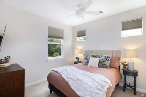 Bedroom - 48 Black Walnut Ln, Napa, CA 94559 photo 5 of 9