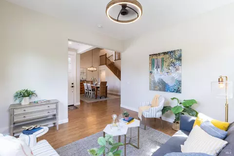 Living - 48 Black Walnut Ln, Napa, CA 94559 photo 3 of 7