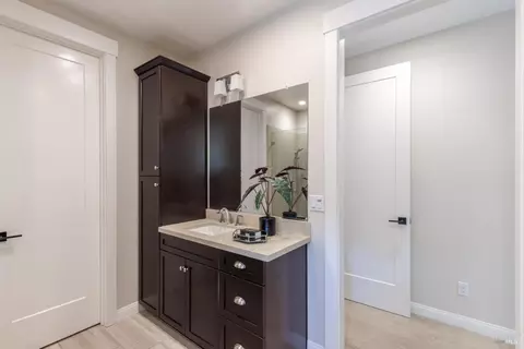 Bath - 48 Black Walnut Ln, Napa, CA 94559 photo 3 of 5