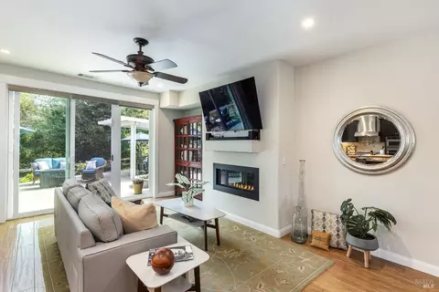 Living - 48 Black Walnut Ln, Napa, CA 94559 photo 6 of 7