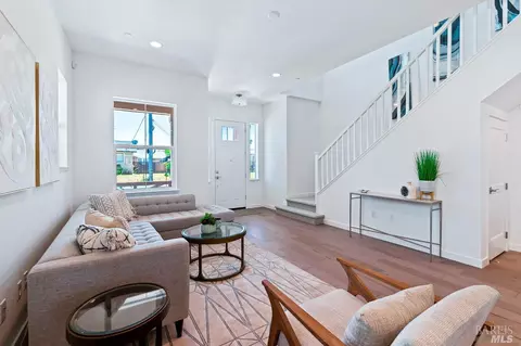Living - 72 Edith St, Petaluma, CA 94952 photo 6 of 12