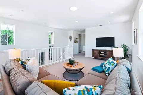 Living - 72 Edith St, Petaluma, CA 94952 photo 12 of 12