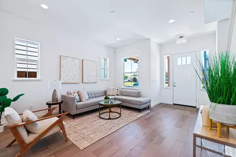 Living - 72 Edith St, Petaluma, CA 94952 photo 5 of 12