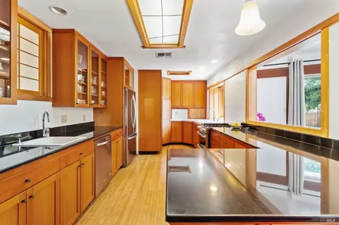 1651 Glenwood Dr, Ukiah, CA 95482