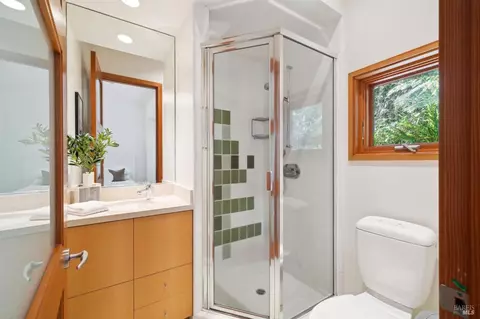 Bath - 95 Cascade Dr, Mill Valley, CA 94941 photo 5 of 6