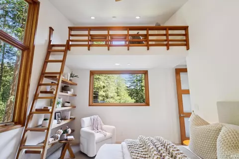 Bedroom - 95 Cascade Dr, Mill Valley, CA 94941 photo 4 of 9