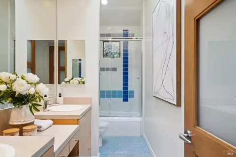 Bath - 95 Cascade Dr, Mill Valley, CA 94941 photo 4 of 6