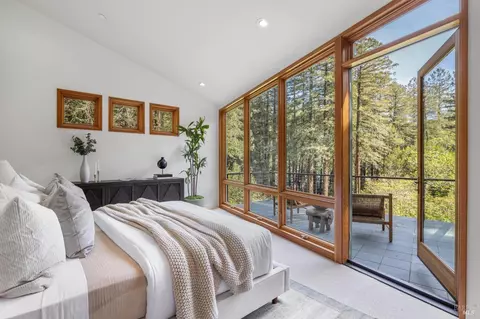 Bedroom - 95 Cascade Dr, Mill Valley, CA 94941 photo 1 of 9