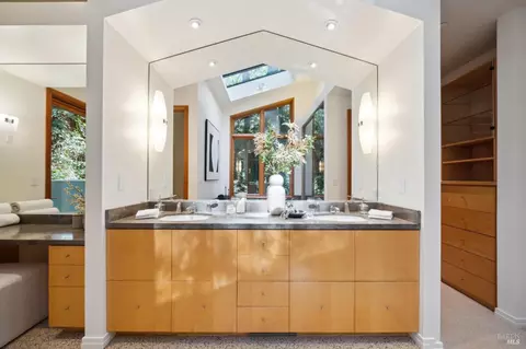 Bath - 95 Cascade Dr, Mill Valley, CA 94941 photo 2 of 6