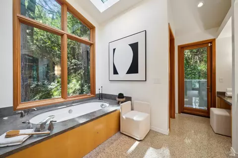 Bath - 95 Cascade Dr, Mill Valley, CA 94941 photo 3 of 6