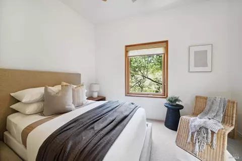 Bedroom - 95 Cascade Dr, Mill Valley, CA 94941 photo 7 of 9