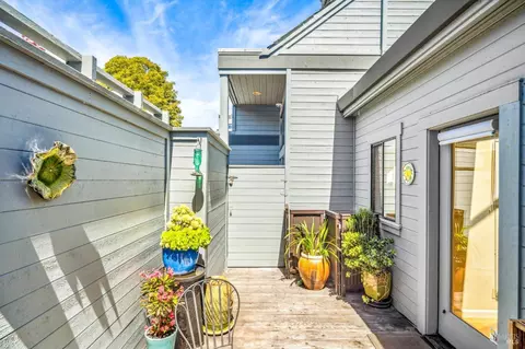 Exterior - 828 Olima St, Sausalito, CA 94965 photo 7 of 11