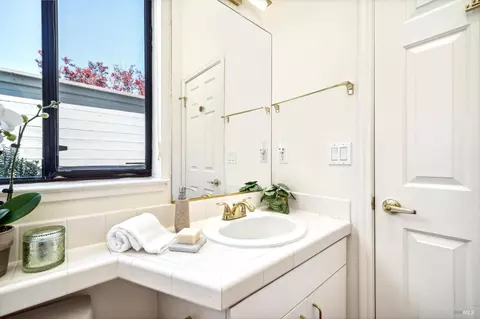 Bath - 828 Olima St, Sausalito, CA 94965 photo 1 of 4