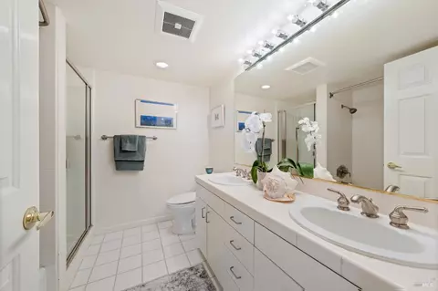 Bath - 828 Olima St, Sausalito, CA 94965 photo 2 of 4
