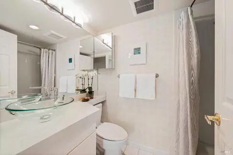 Bath - 828 Olima St, Sausalito, CA 94965 photo 4 of 4