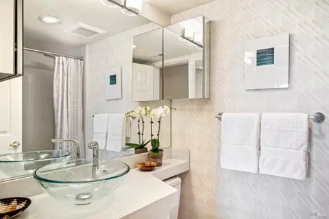 Bath - 828 Olima St, Sausalito, CA 94965 photo 3 of 4