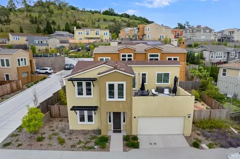 569 Sapphire St, Petaluma, CA 94952