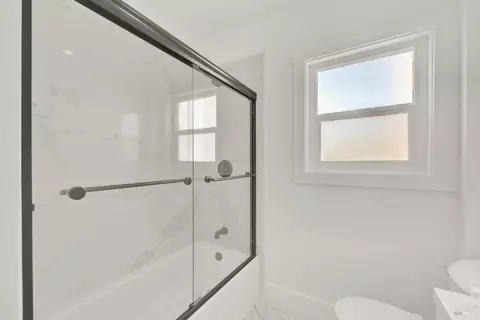 Bath - 1745 Tennessee St, Vallejo, CA 94590 photo 2 of 5