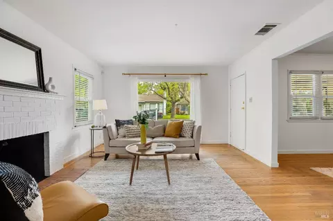 Living - 1309 Arkansas St, Vallejo, CA 94590 photo 4 of 4