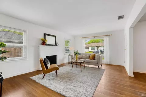 Living - 1309 Arkansas St, Vallejo, CA 94590 photo 2 of 4