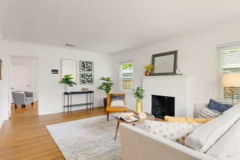 Living - 1309 Arkansas St, Vallejo, CA 94590 photo 1 of 4