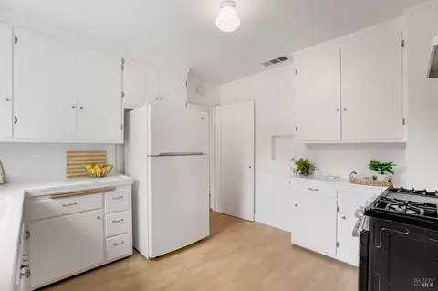 Kitchen - 1309 Arkansas St, Vallejo, CA 94590 photo 2 of 2